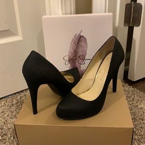 Jessica Simpson all black, textured heels! US size 9